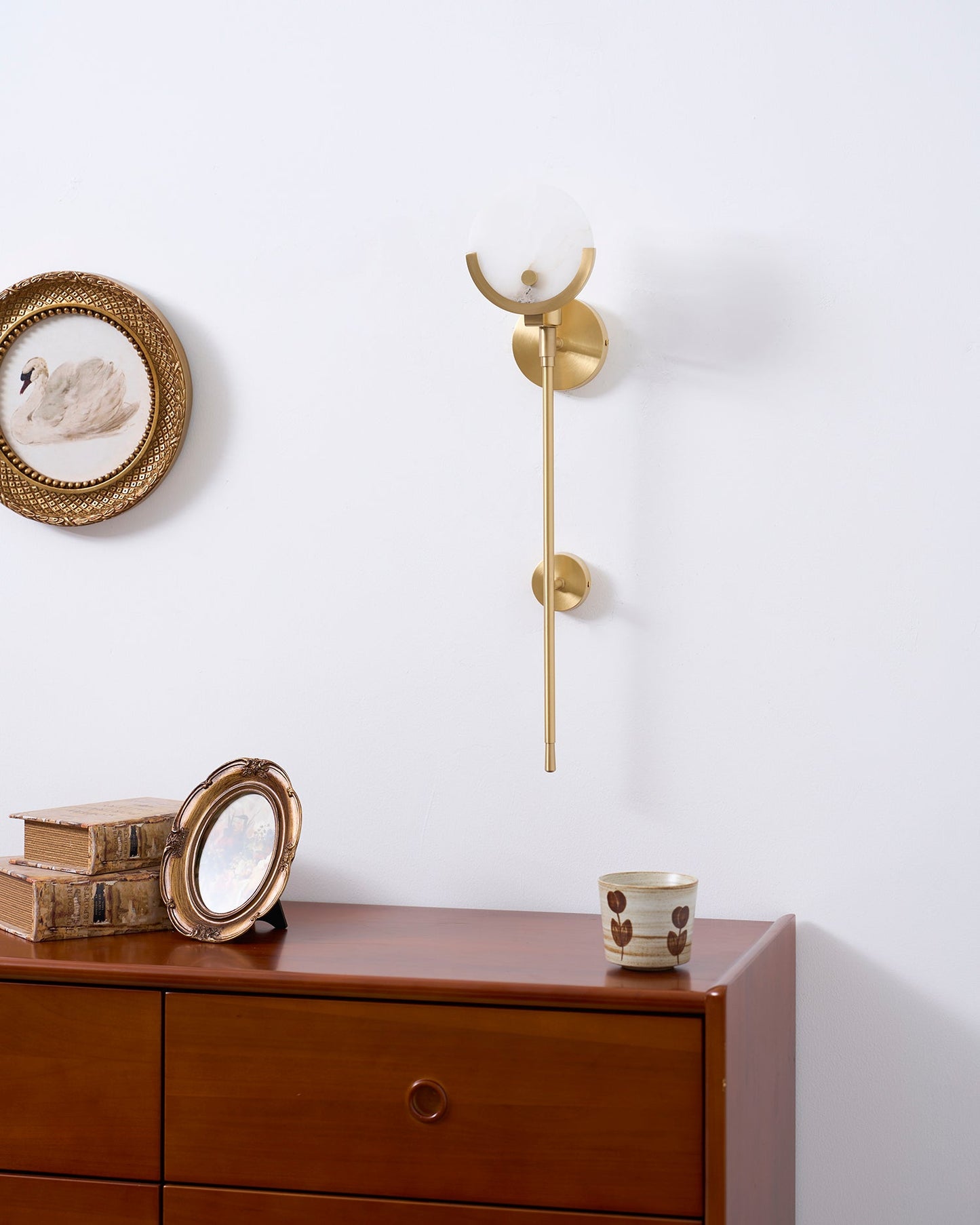 Ava Alabaster Brass Wall Lamp