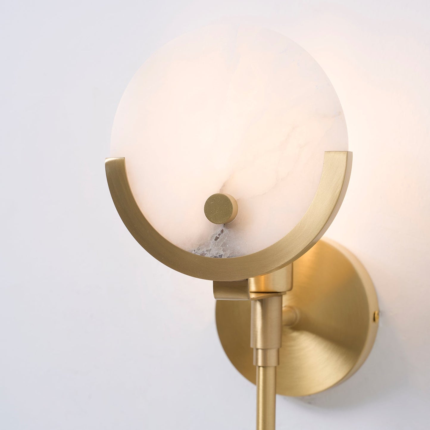 Ava Alabaster Brass Wall Lamp