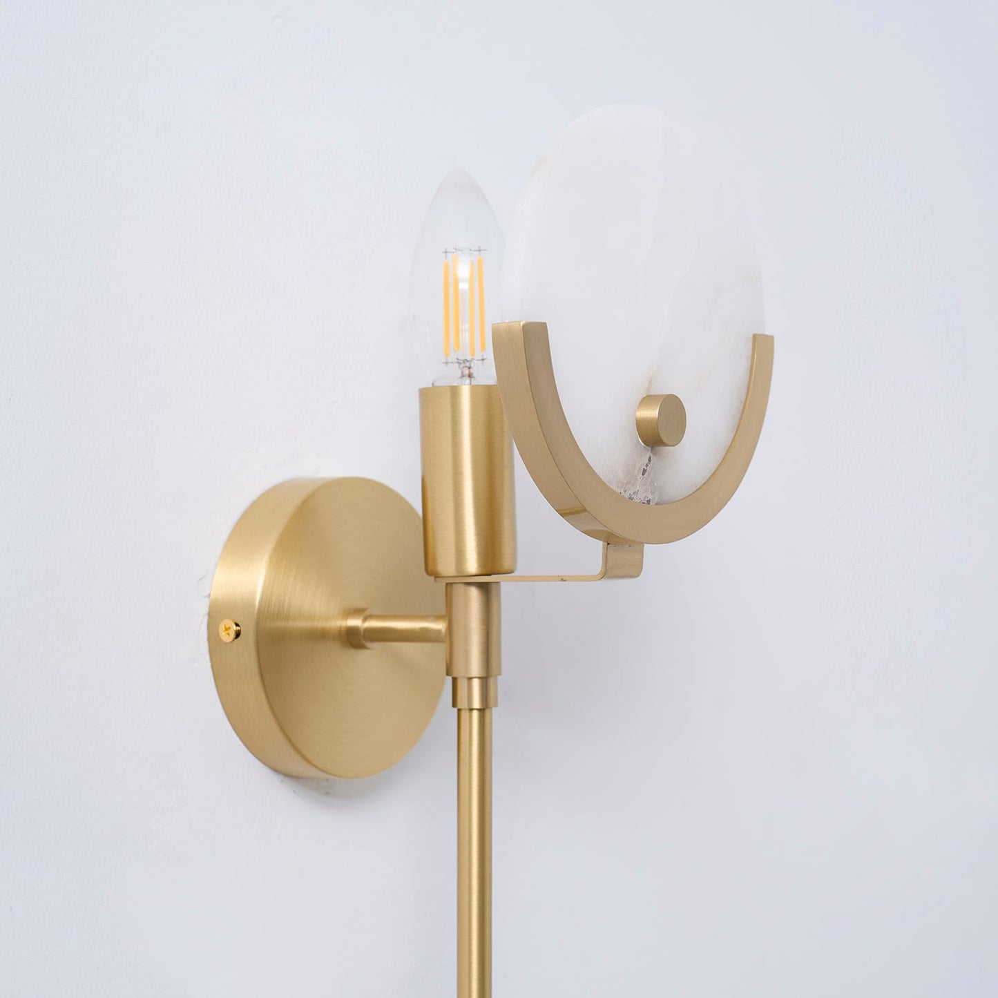 Ava Alabaster Brass Wall Lamp