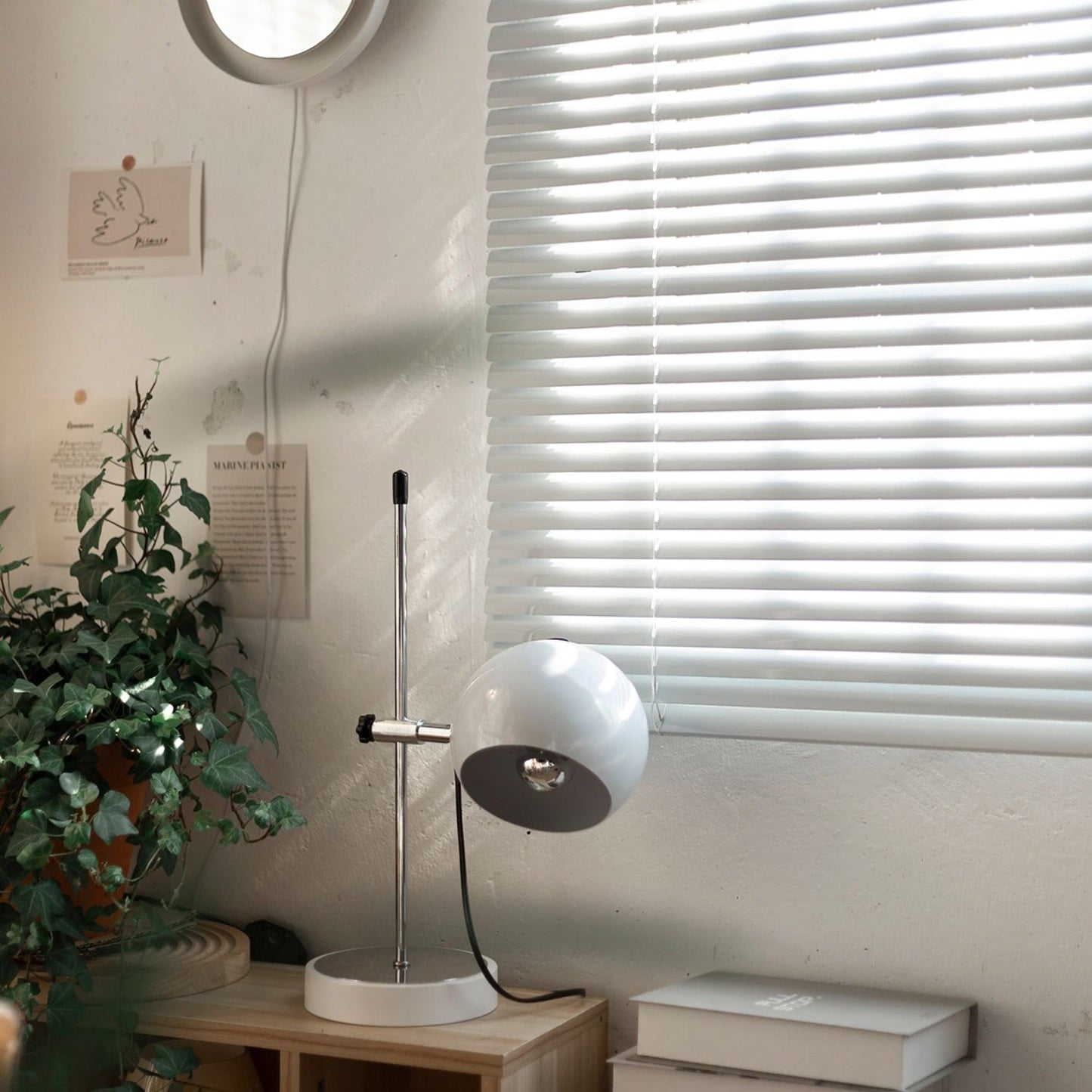 Ball Bracket Table Lamp