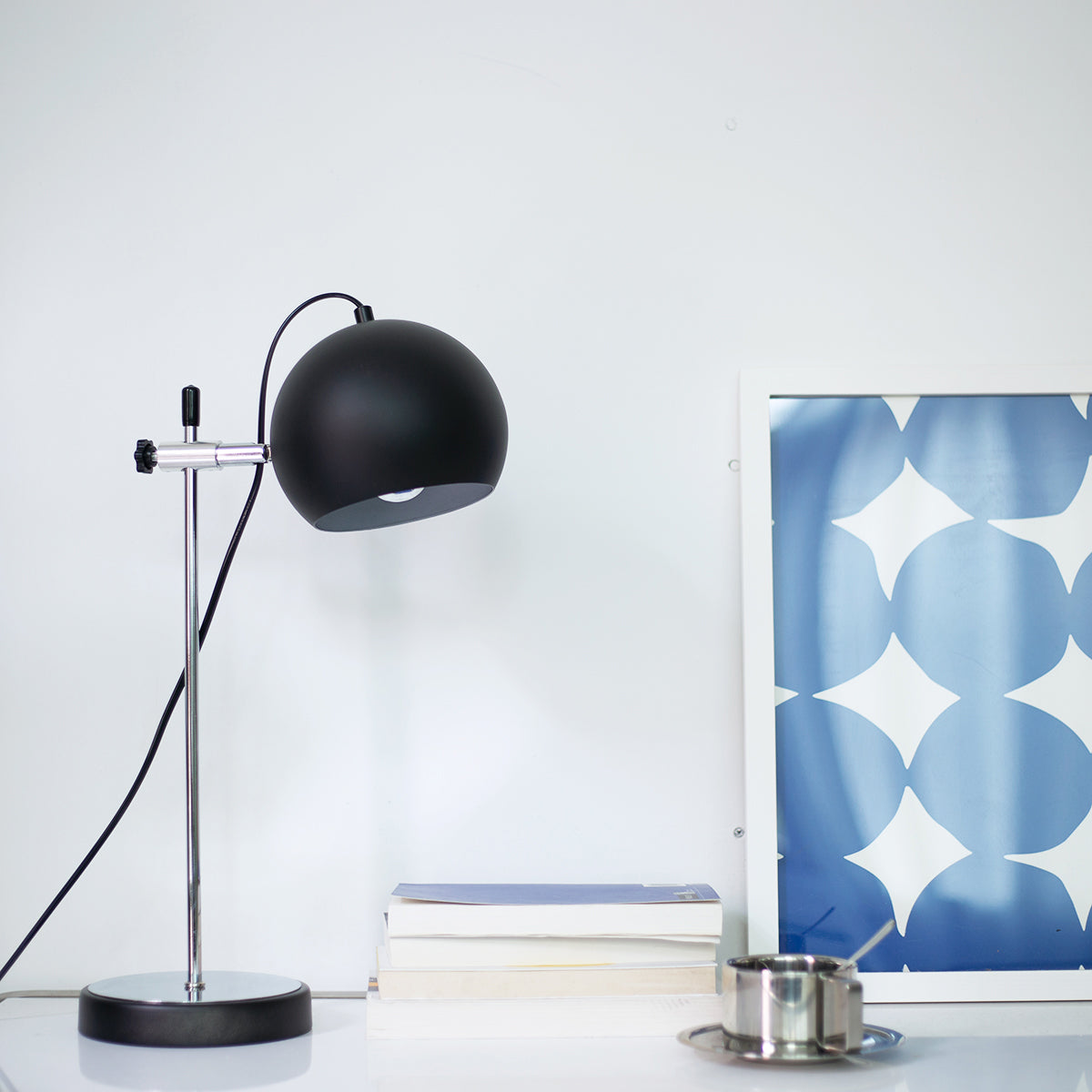 Ball Bracket Table Lamp