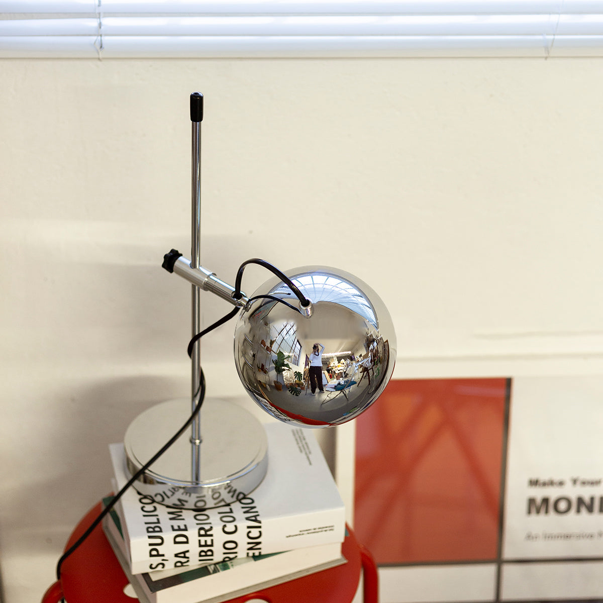 Ball Bracket Table Lamp