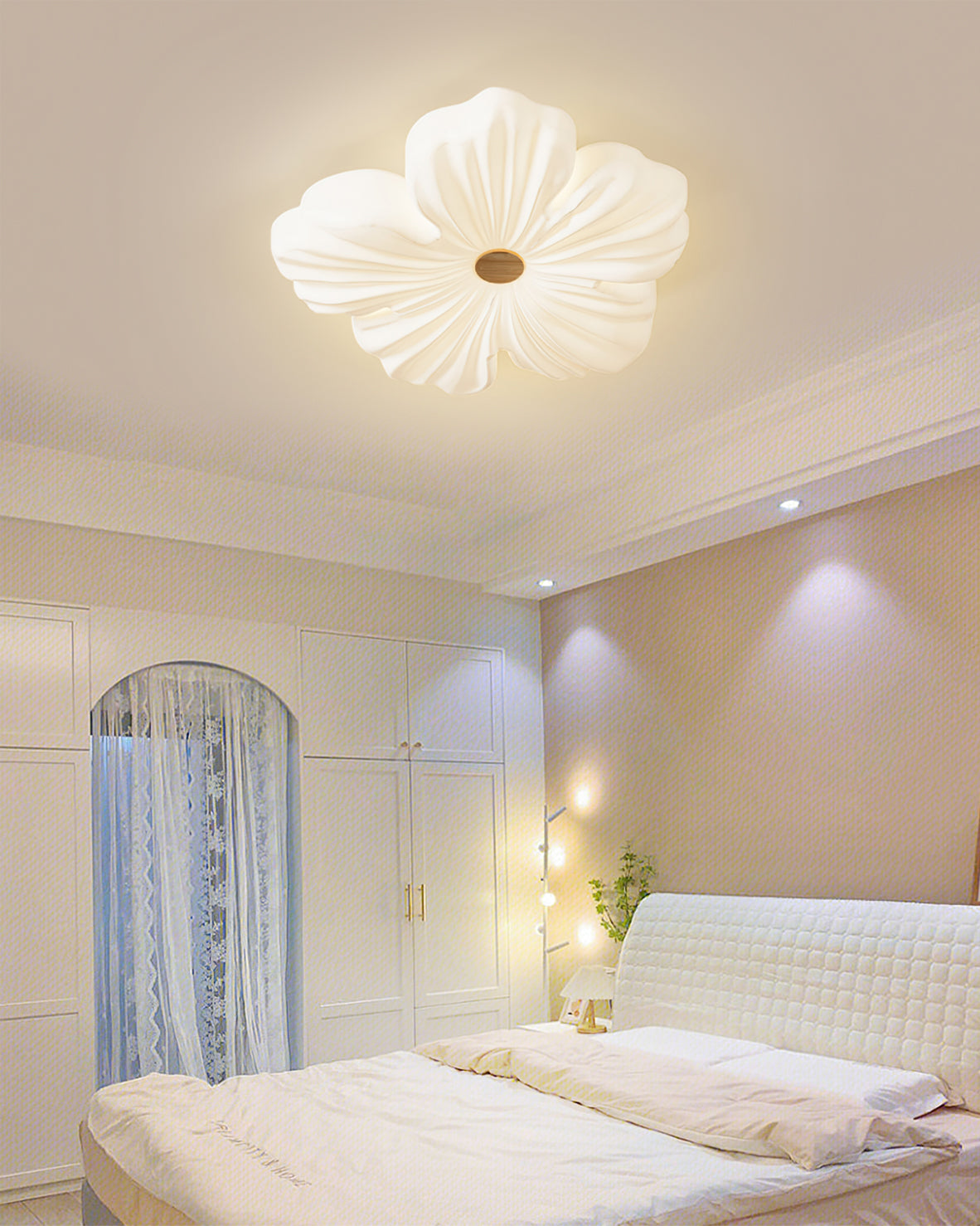 Cream Flower Ceiling Lamp