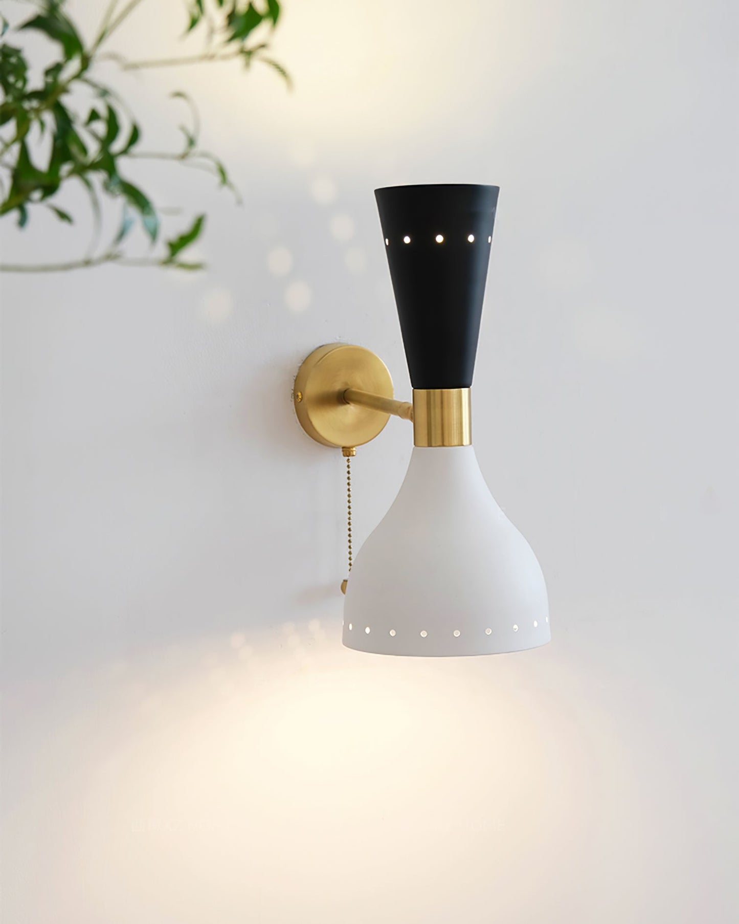 Diabolos Tuba Wall Lamp