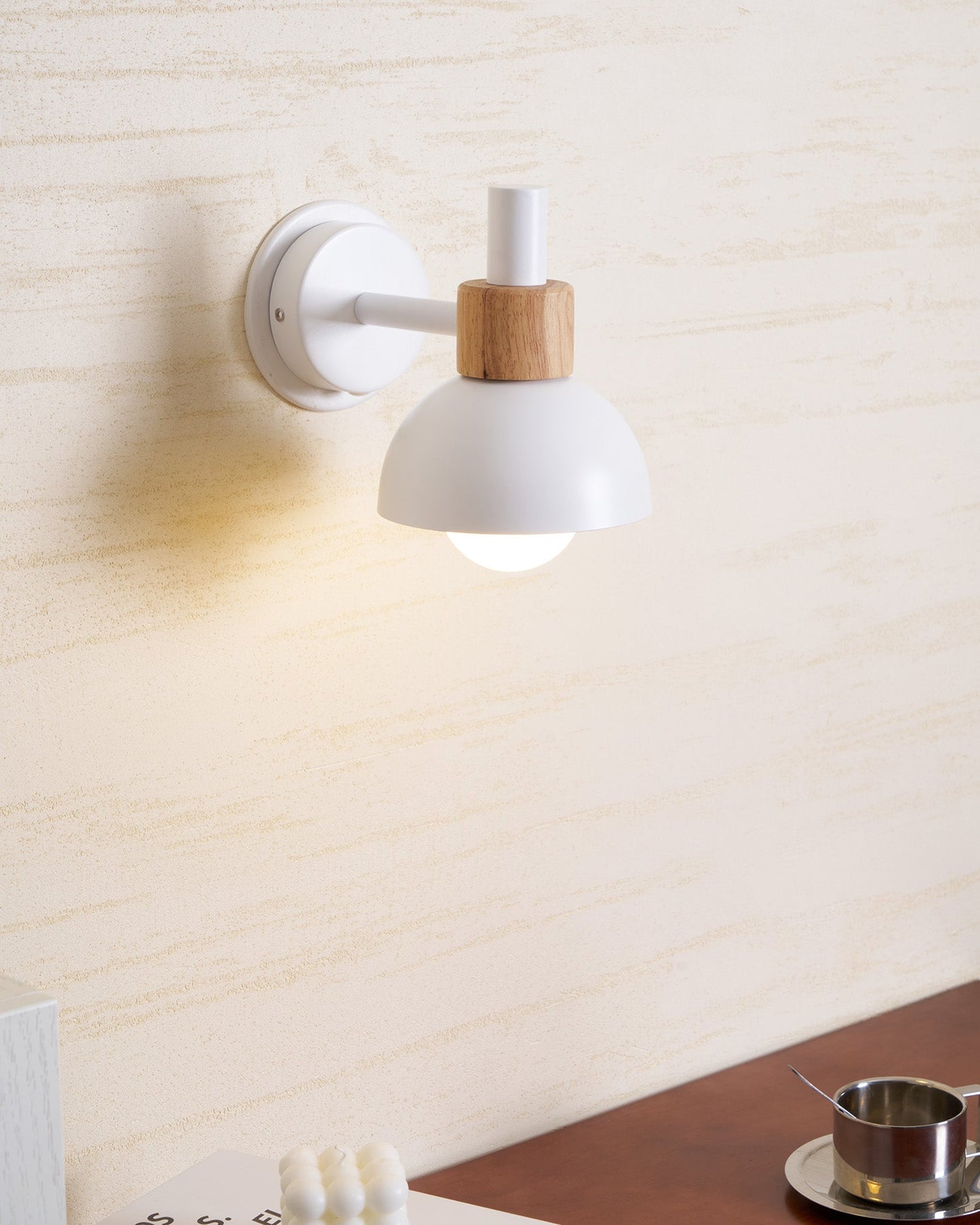 Fanta Wall Lamp