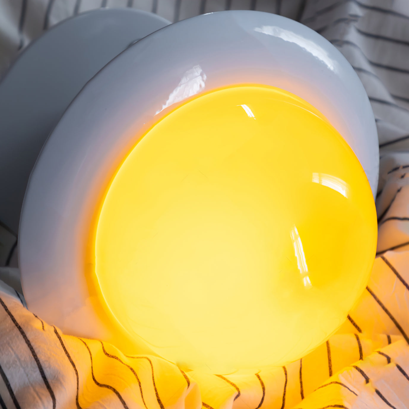 Glow Egg Table Lamp