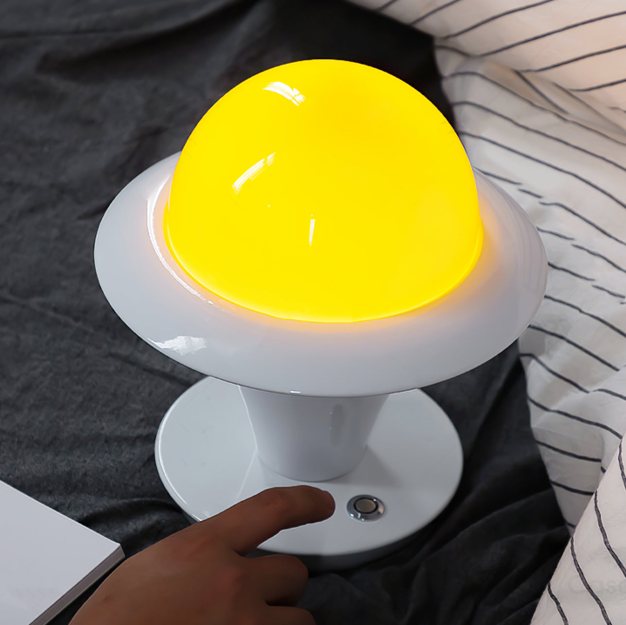 Glow Egg Table Lamp