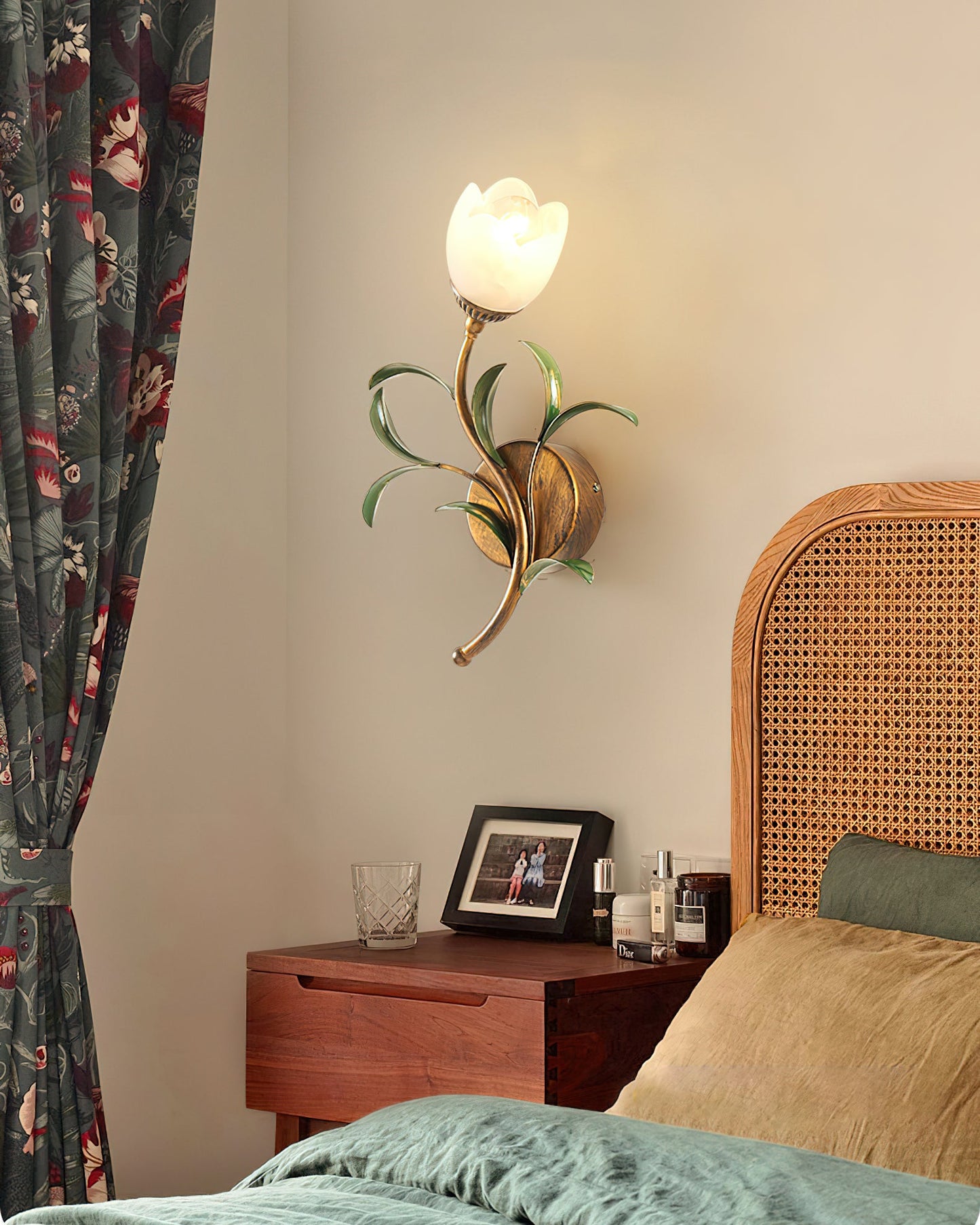 Jasmine Wall Light