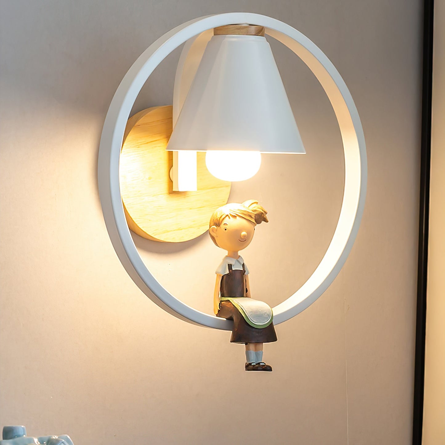 Kona Wall Light