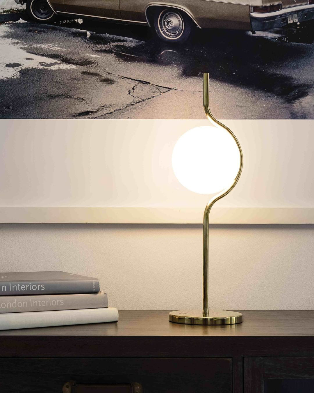 Levita Table Lamp