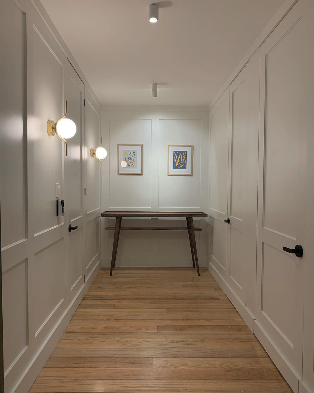 Levita Wall Lamp