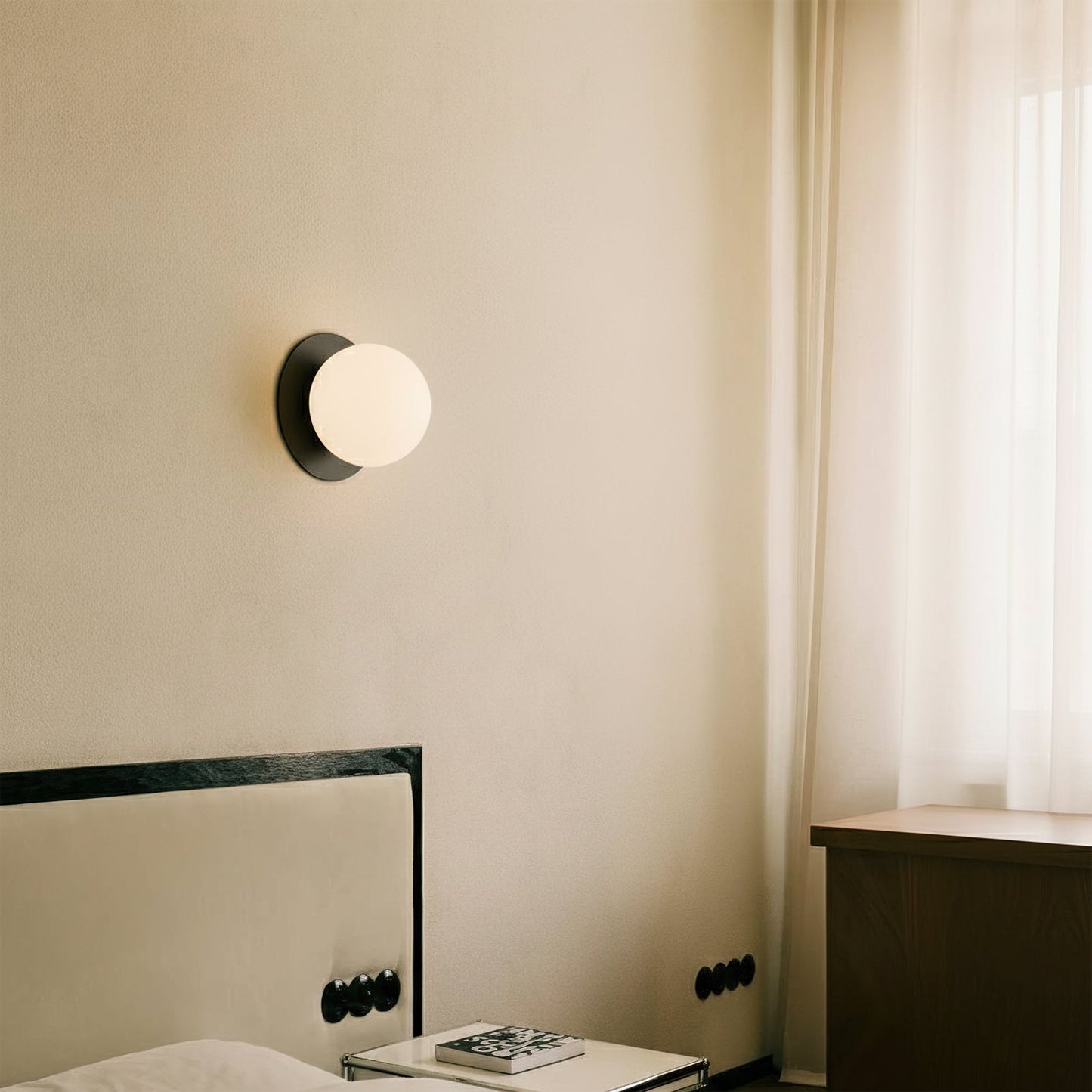Lila Wall Lamp