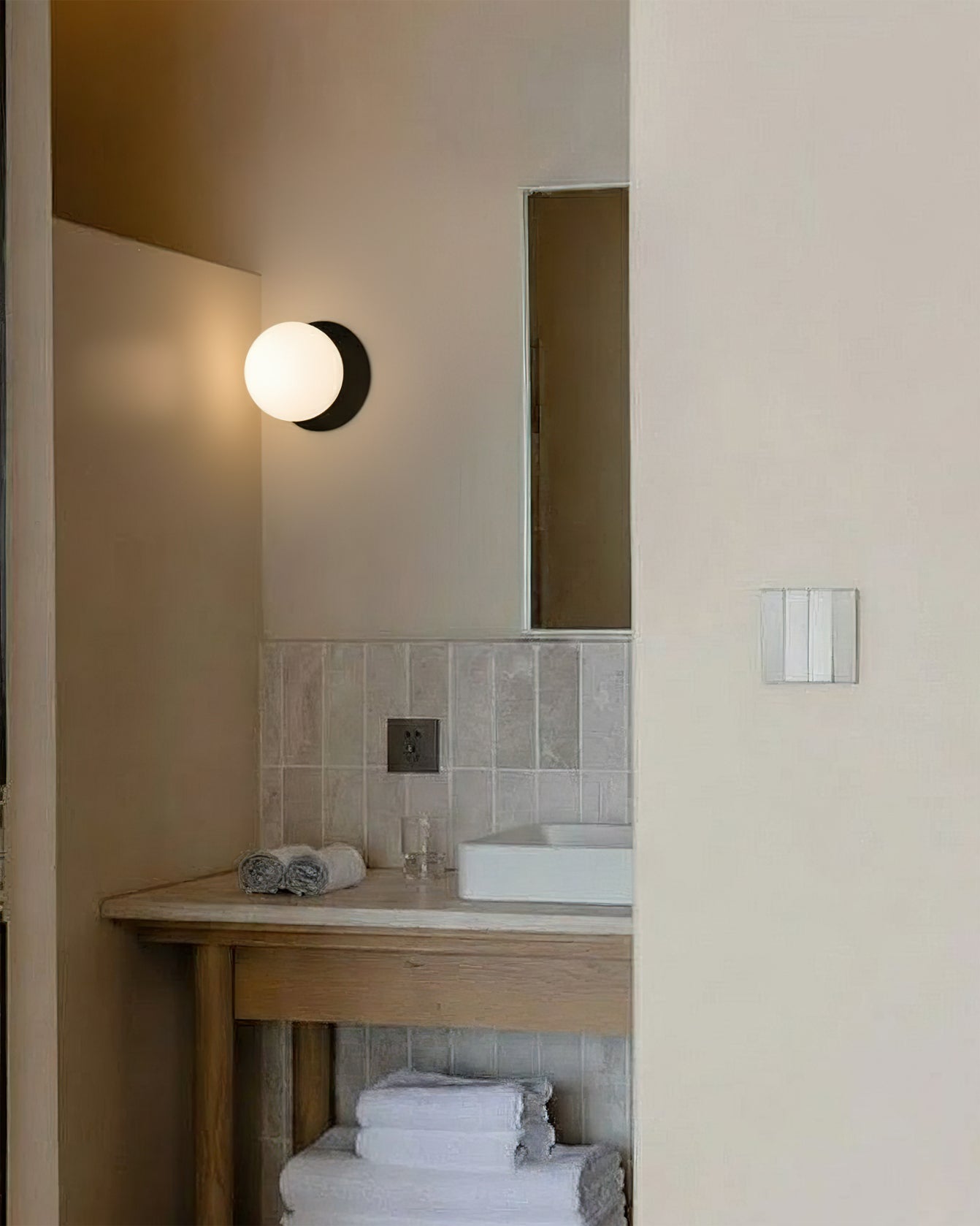Lila Wall Lamp