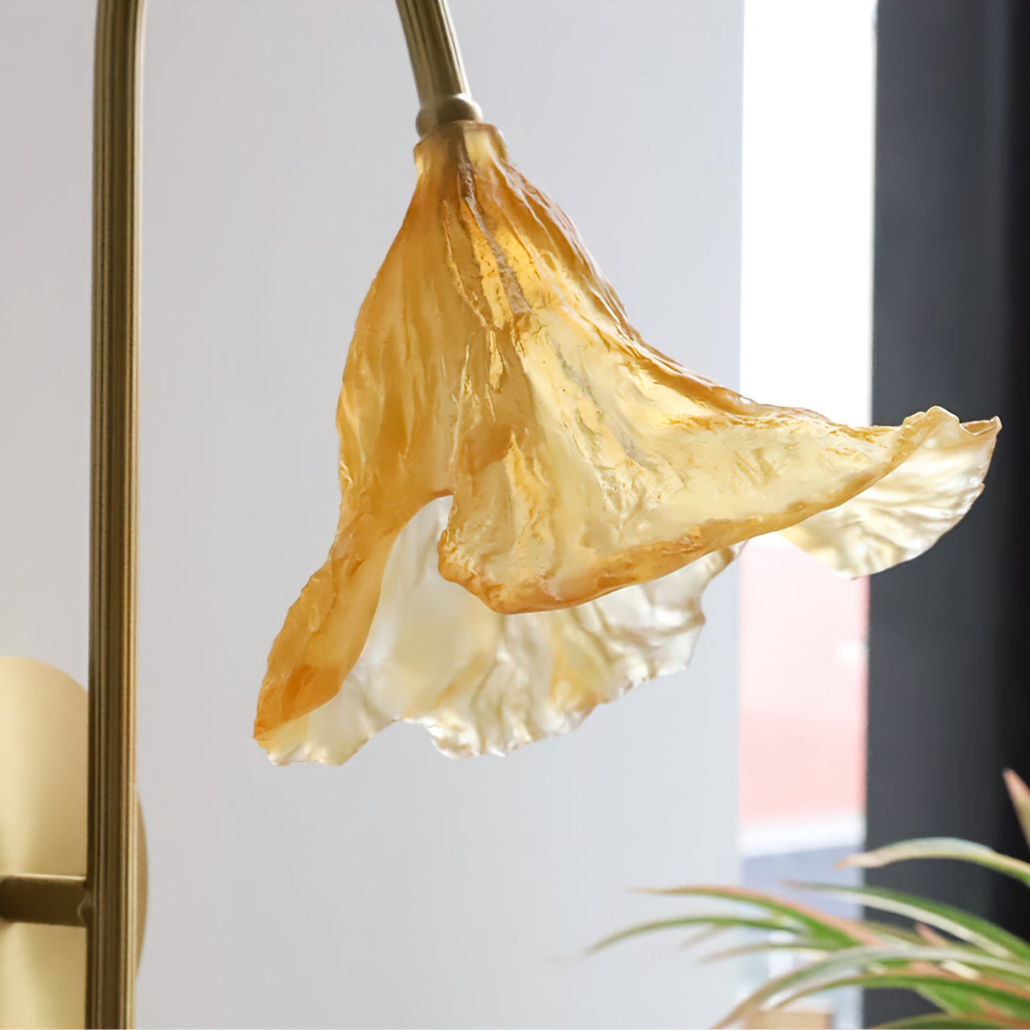 Lotus Amber Wall Lamp