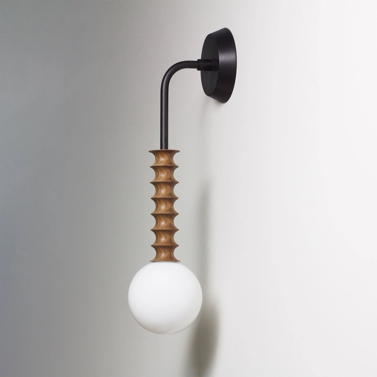 Mobo Wall Lamp