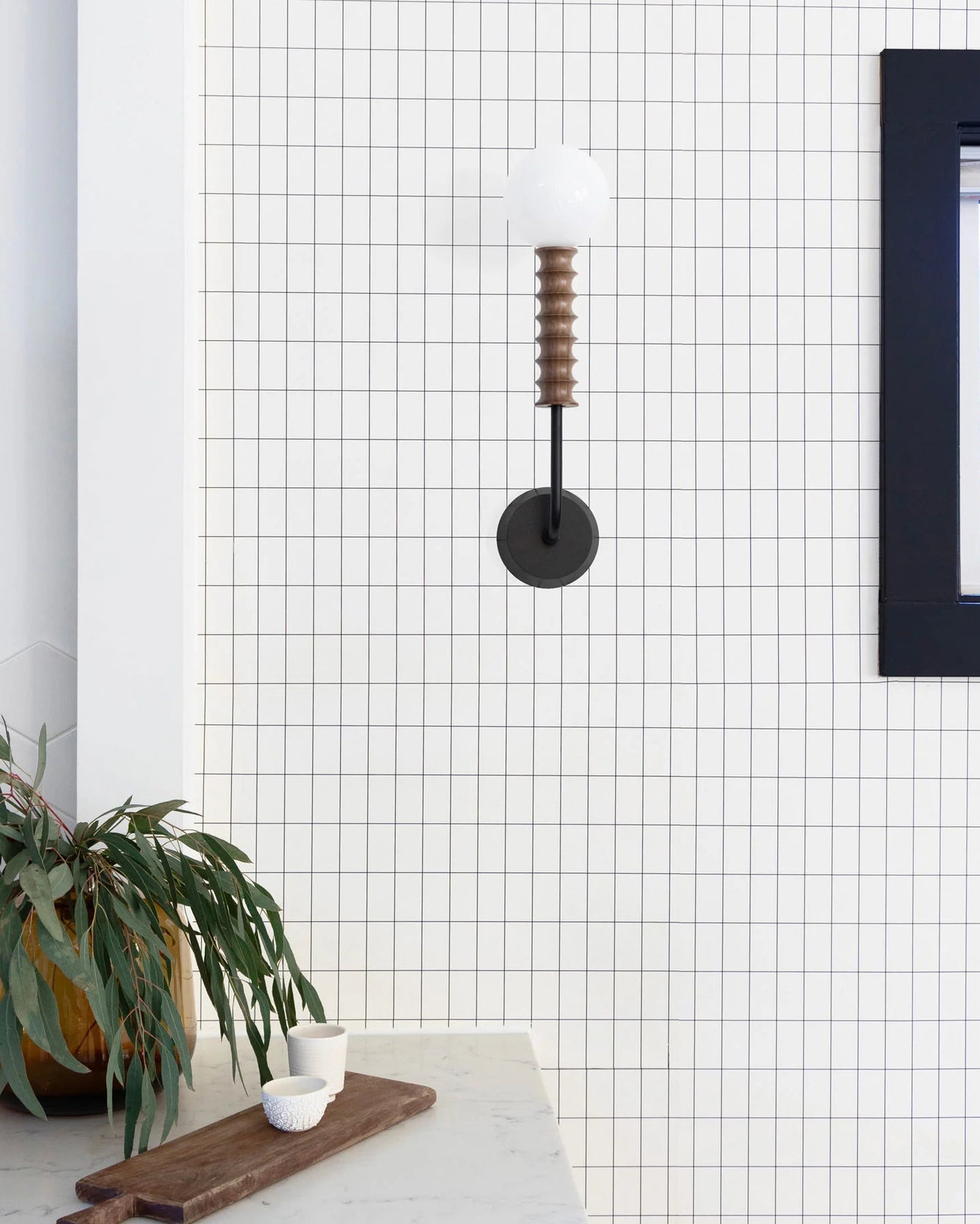 Mobo Wall Lamp