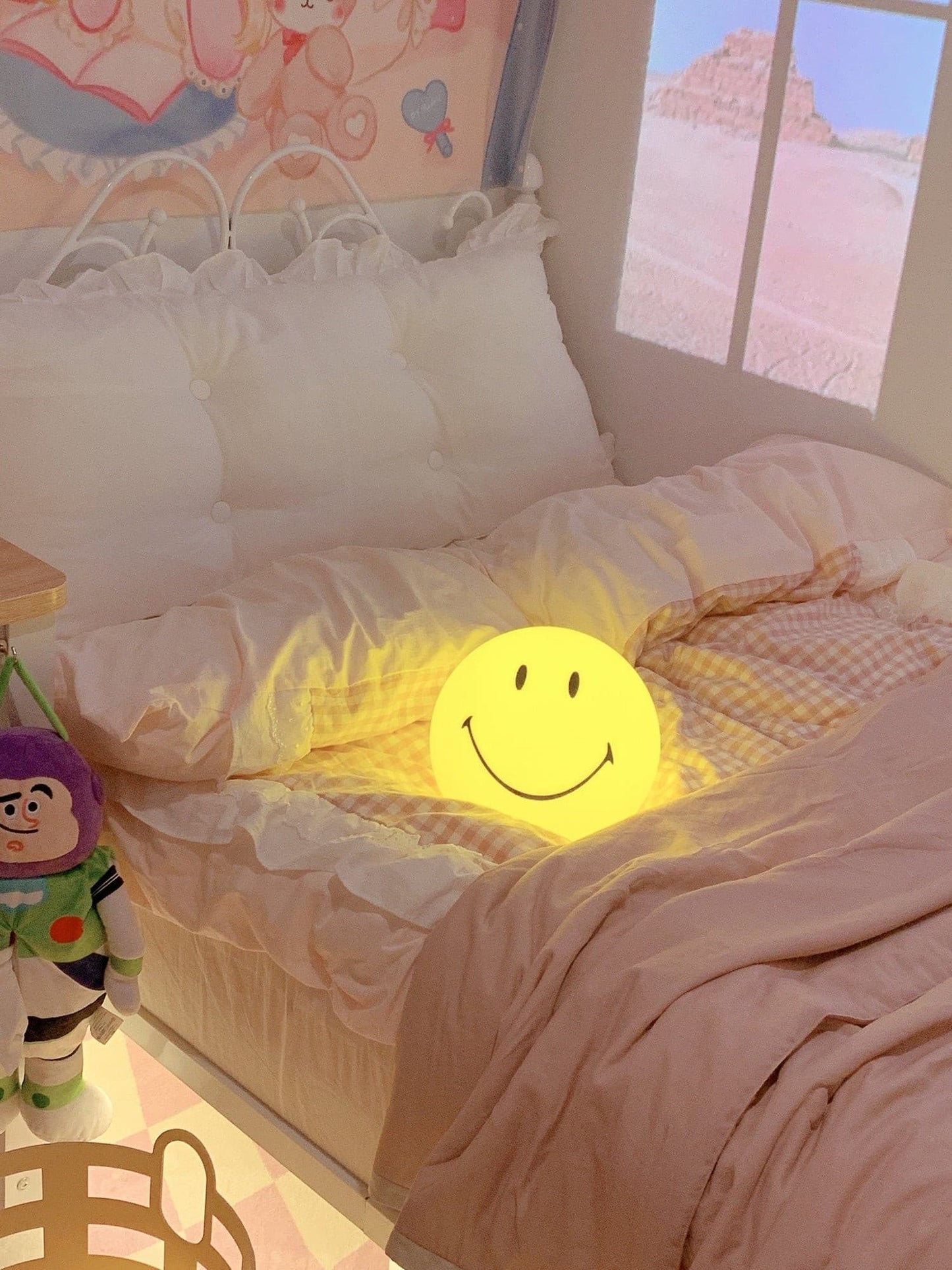 Smiley Table Lamp