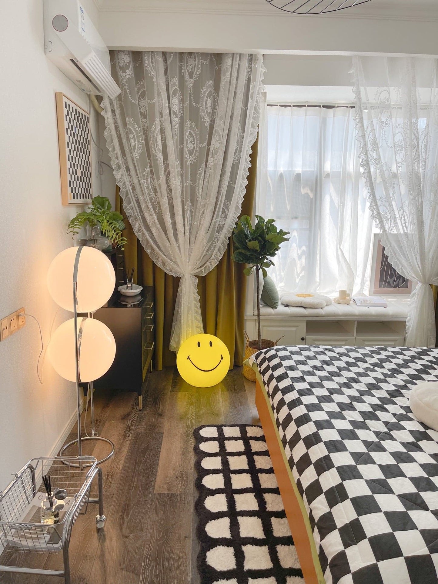Smiley Table Lamp