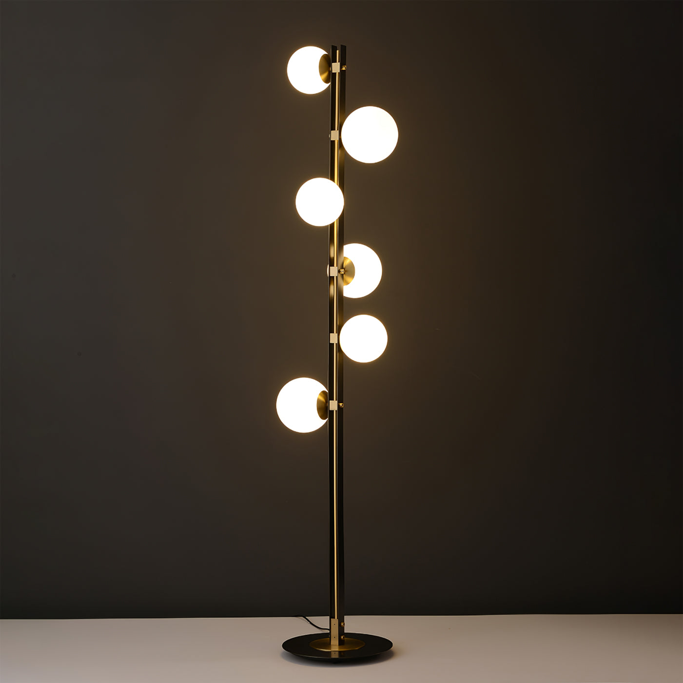 Planeta Floor Lamp