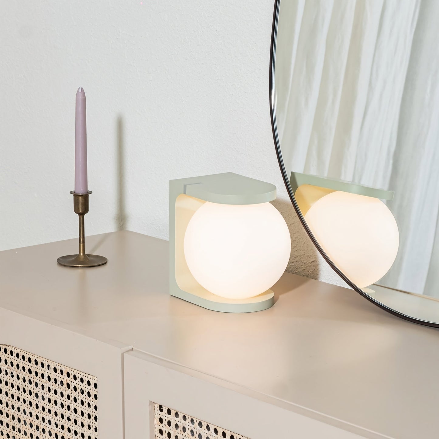 Plat Table Lamp