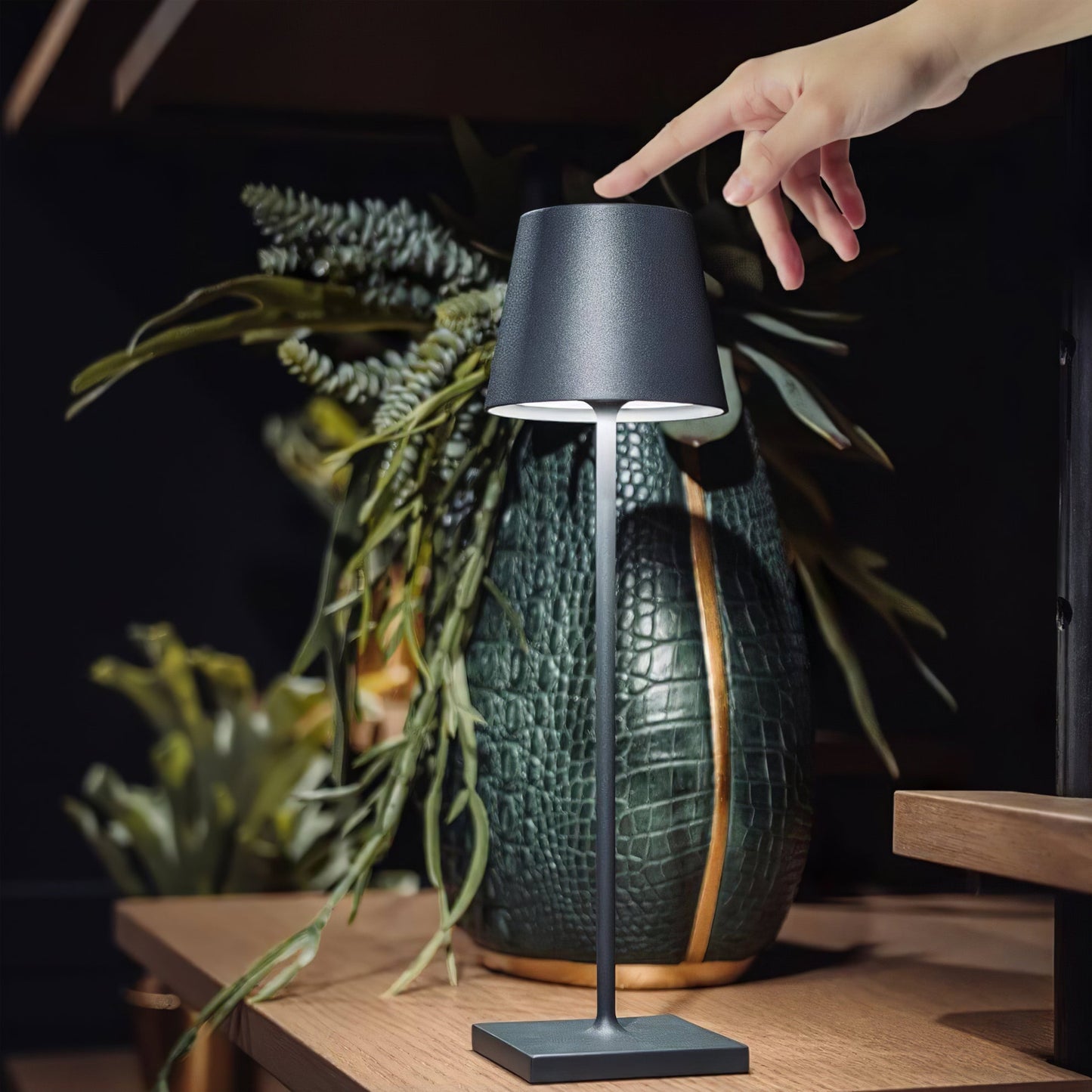 Doku Built-in Battery Table Lamp