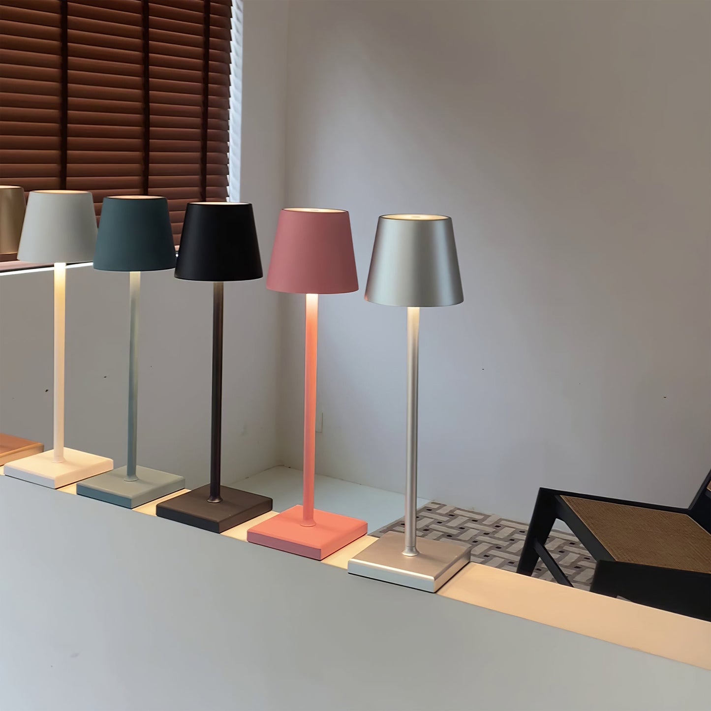 Doku Built-in Battery Table Lamp