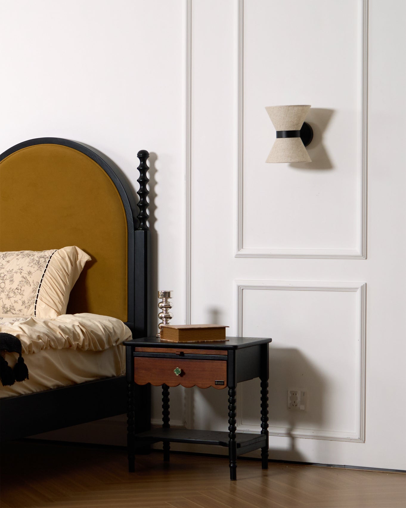 Renwick Wall Light