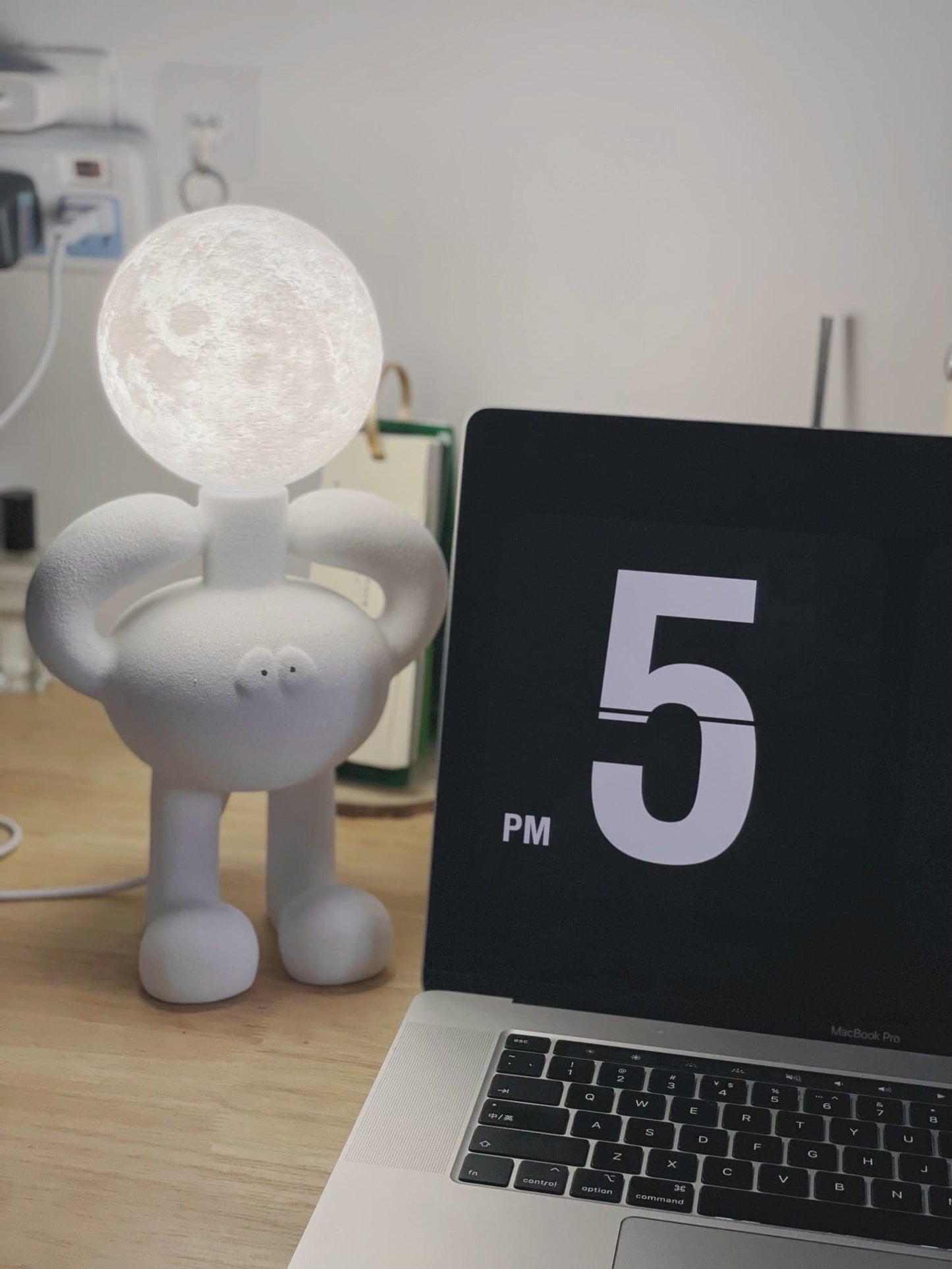 Resin Robot Table Lamp