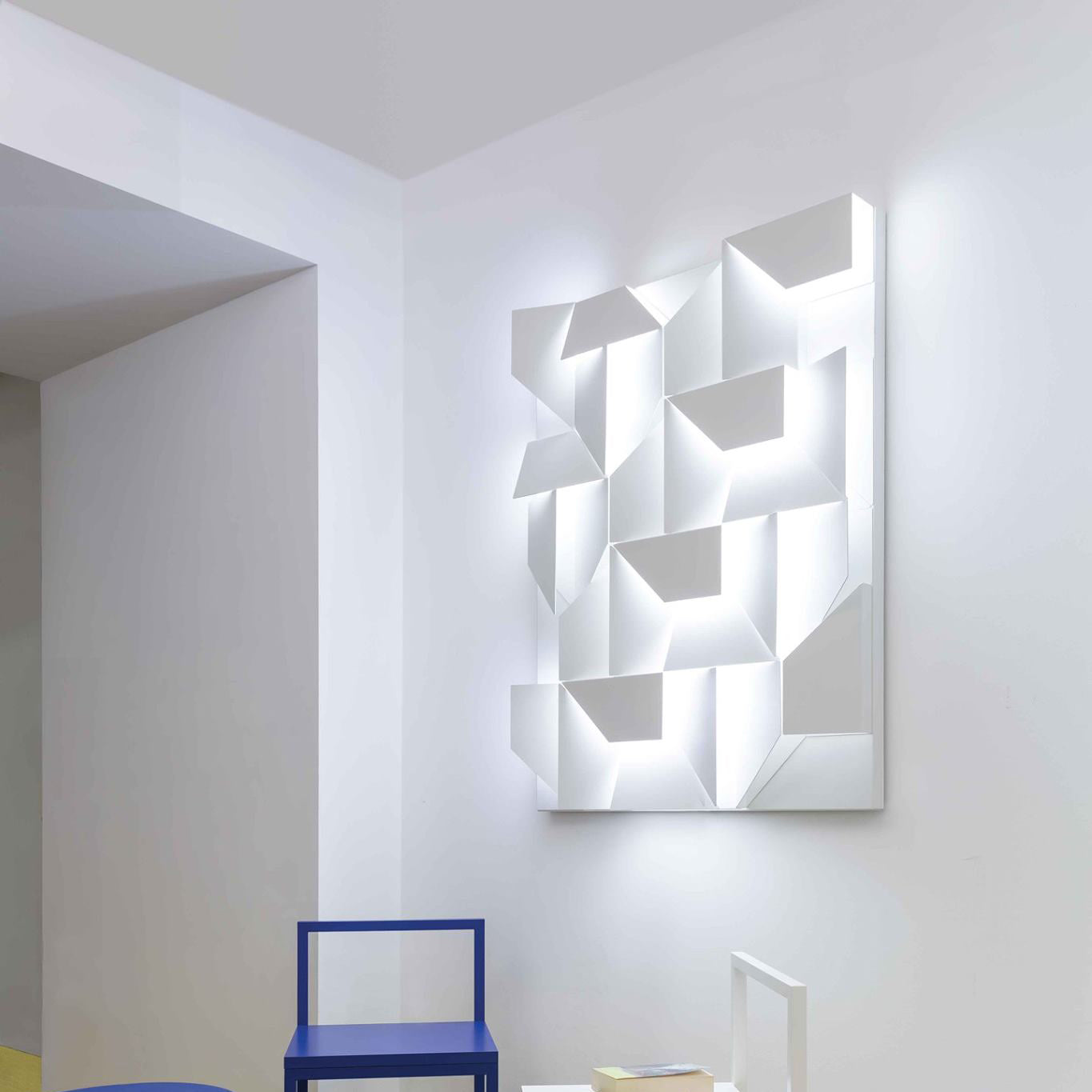 Shadows Wall Lamp