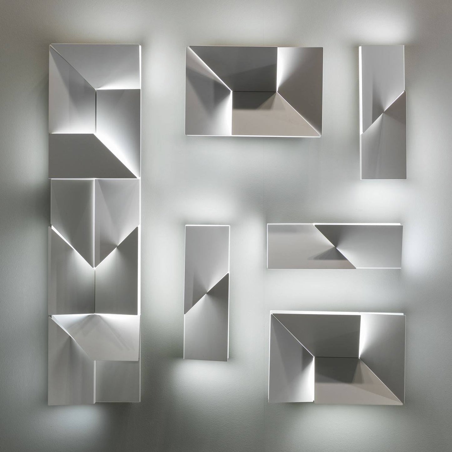 Shadows Wall Lamp