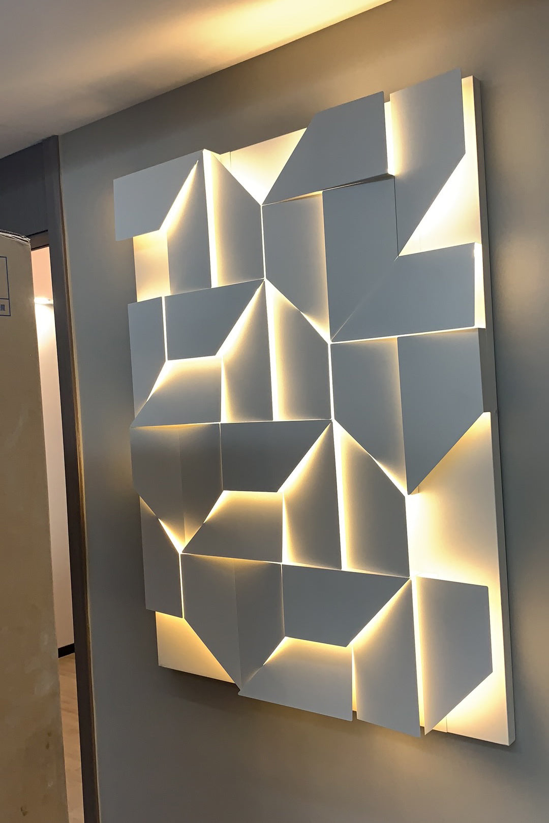 Shadows Wall Lamp