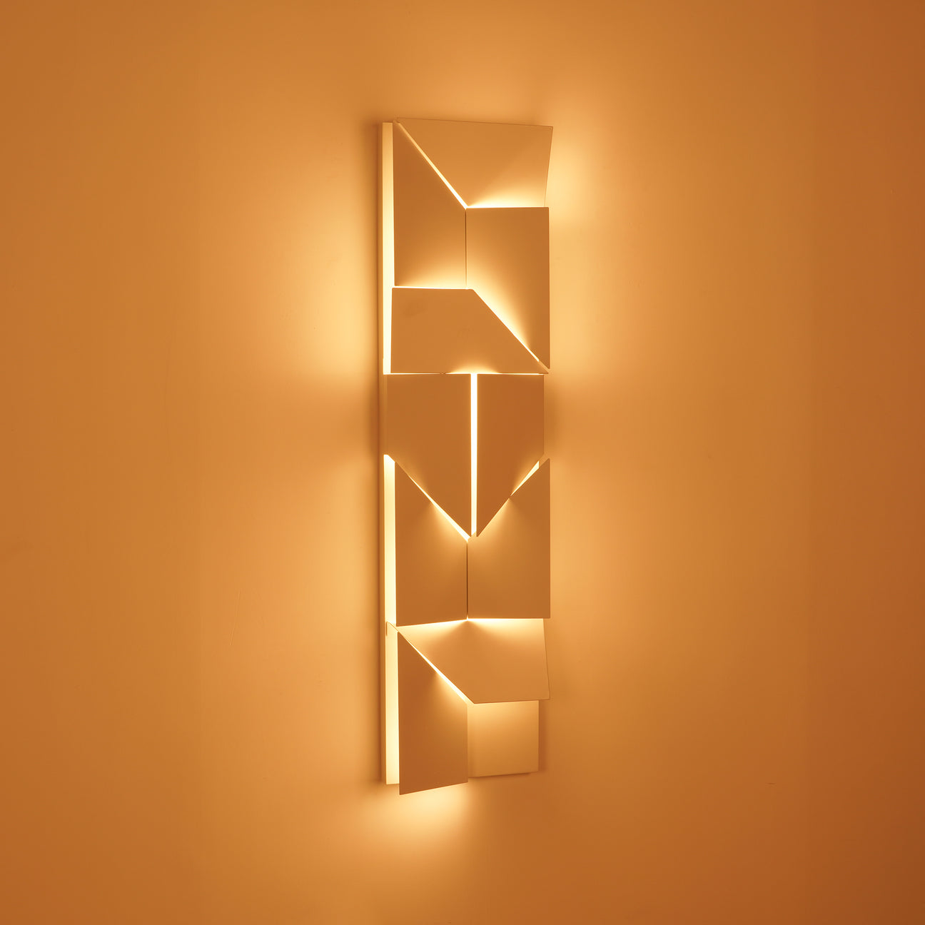 Shadows Wall Lamp
