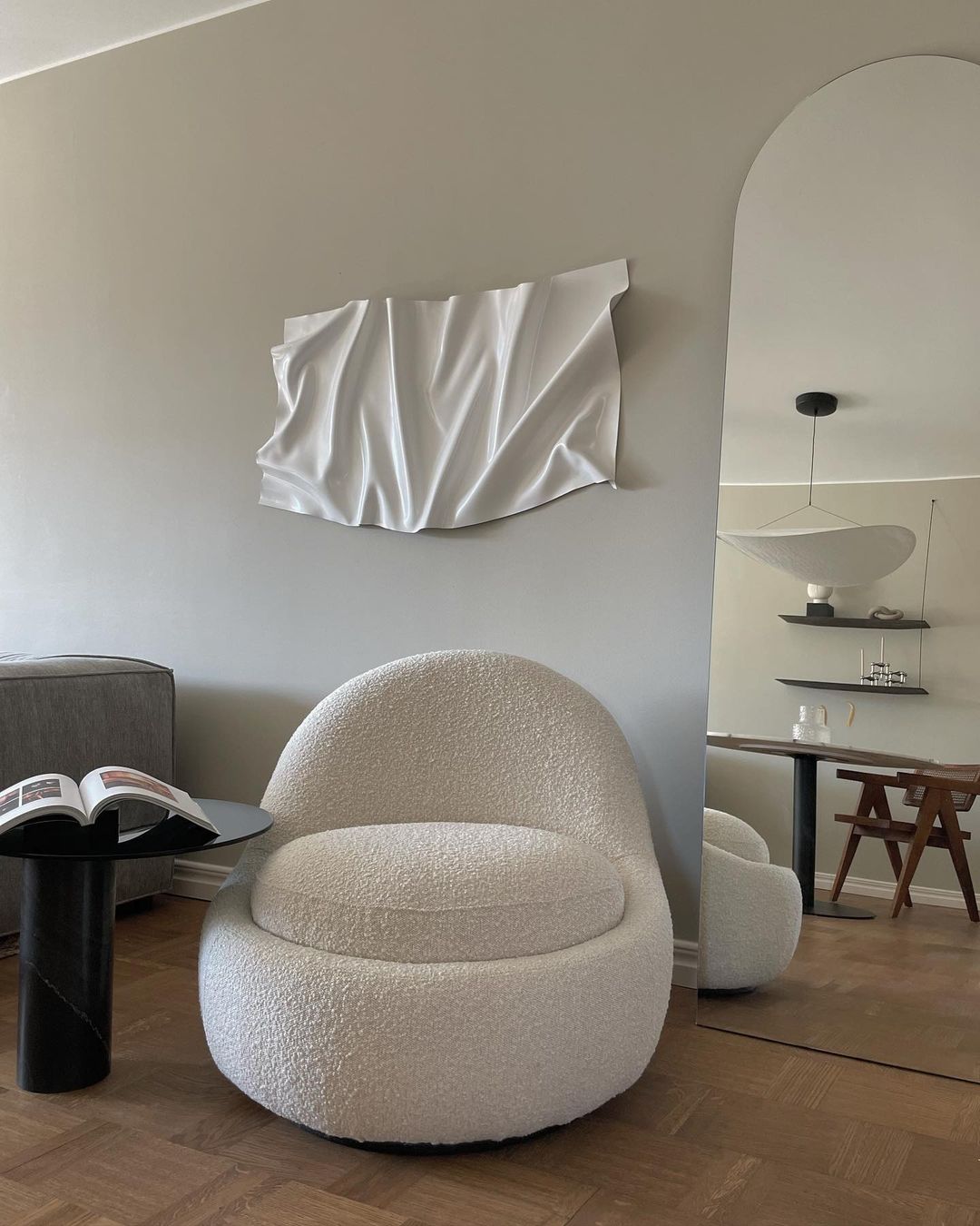 Tense Pendant Light
