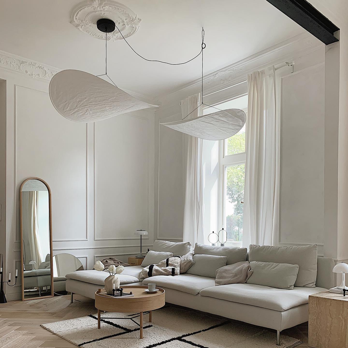Tense Pendant Light