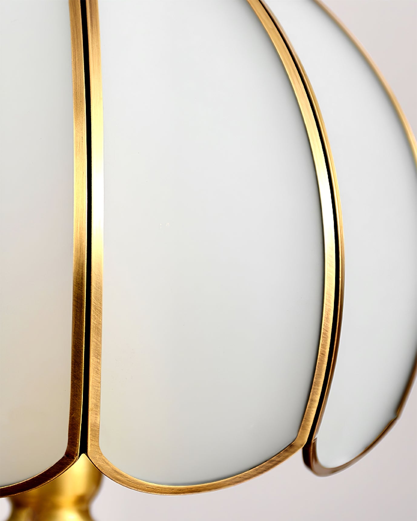 Tomyeus Brass Table Lamp