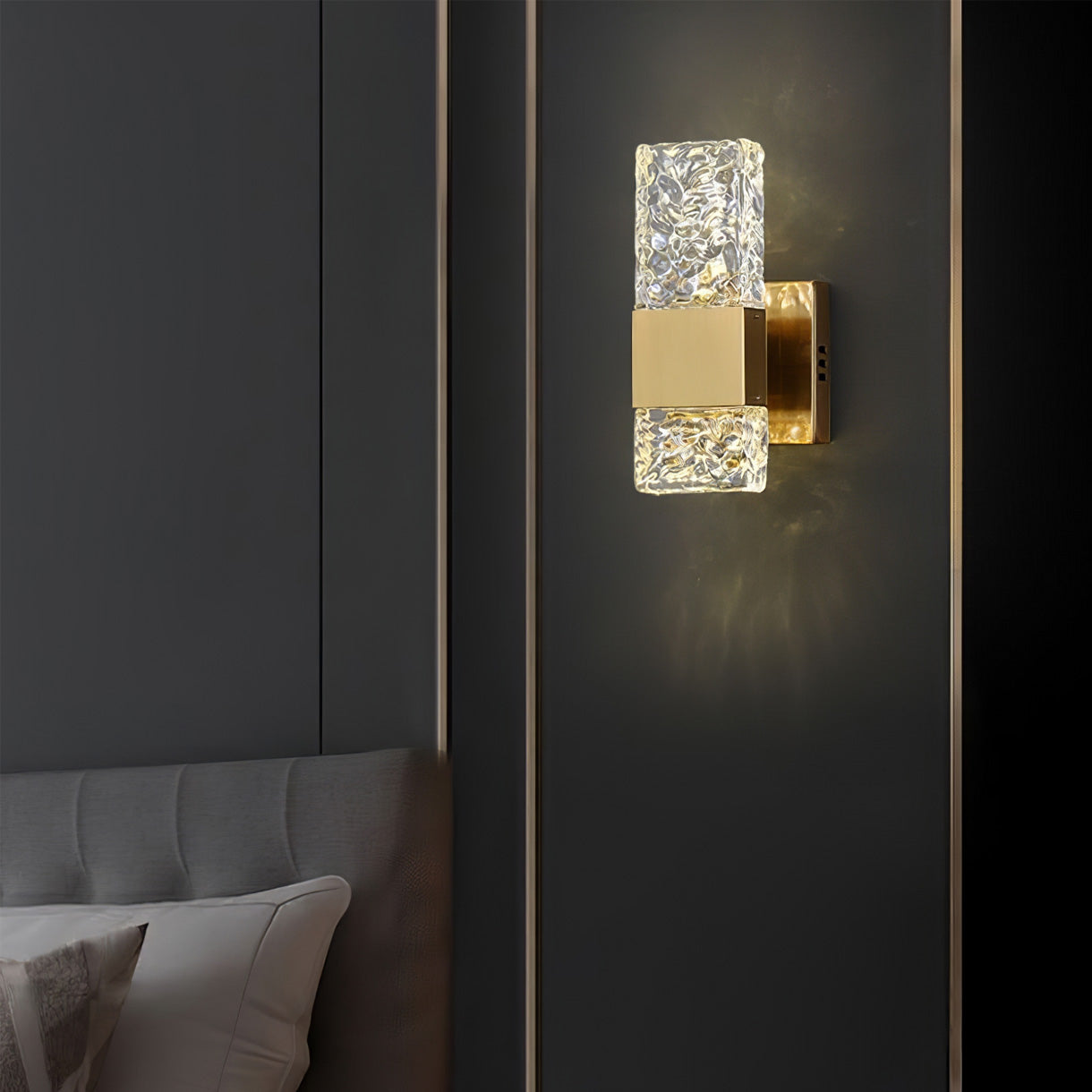 Vega Wall Lamp