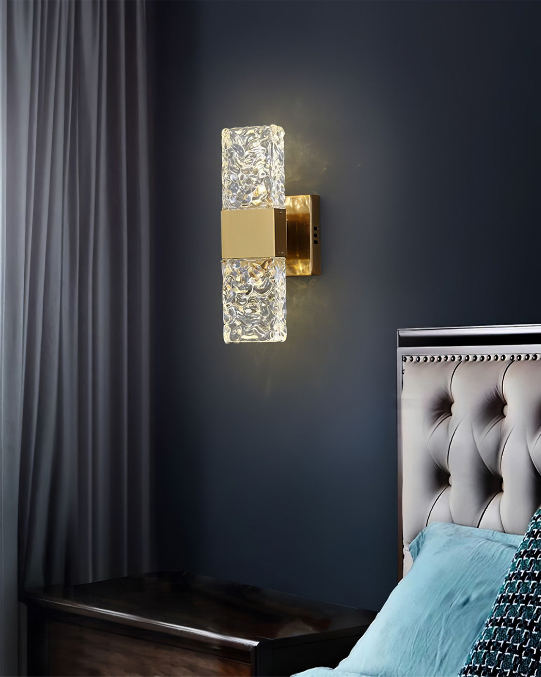 Vega Wall Lamp