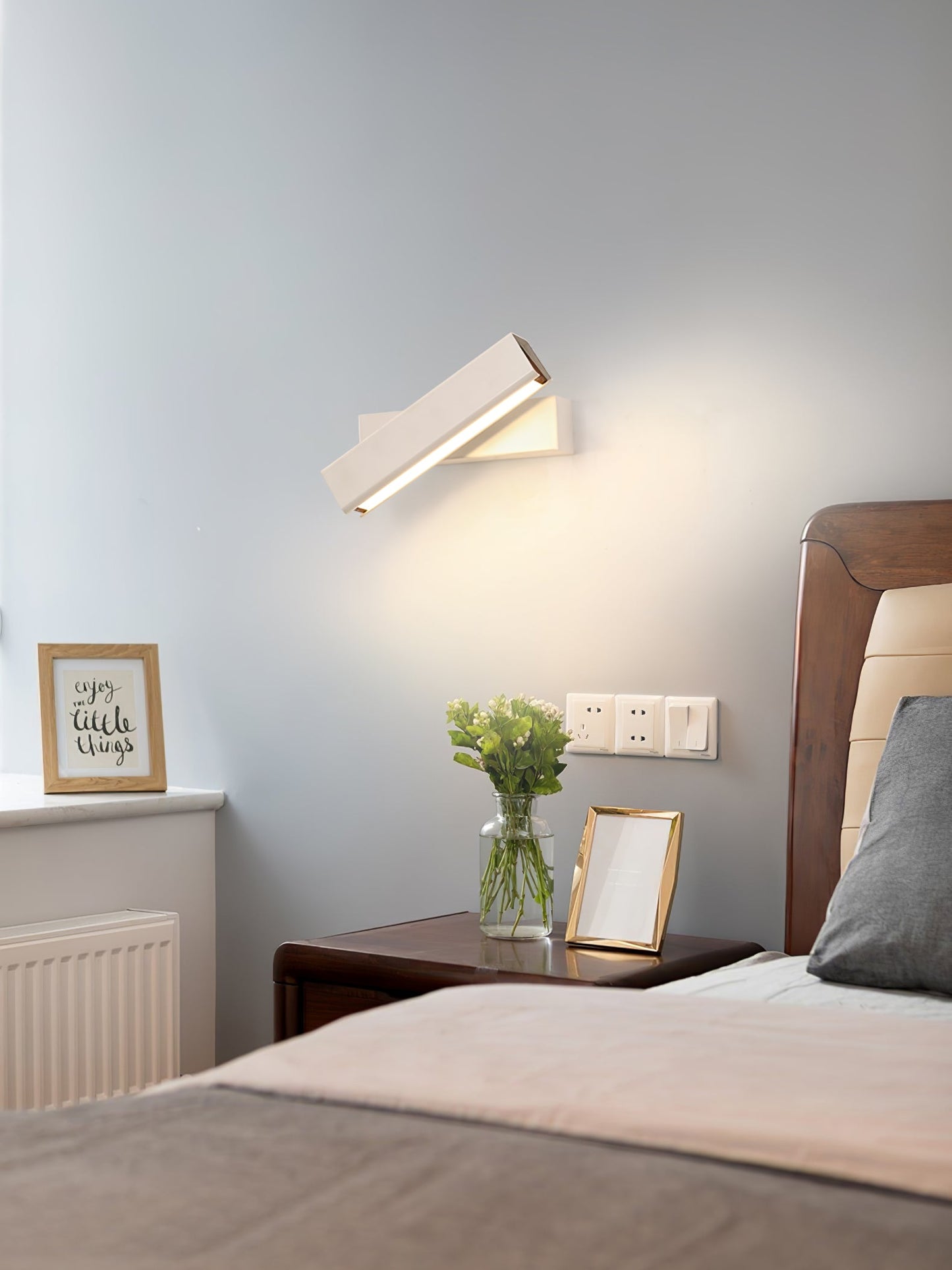 Clasp Wall Lamp