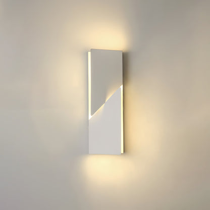 Shadows Wall Lamp