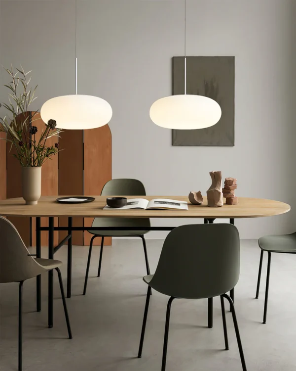 Simple and Modern Pendant Lamp, Never fade, the pendant light emits charming and bright light, adding an elegant atmosphere to your home. A simple and elegant design that adapts to any interior environment, from the office to the bedroom..