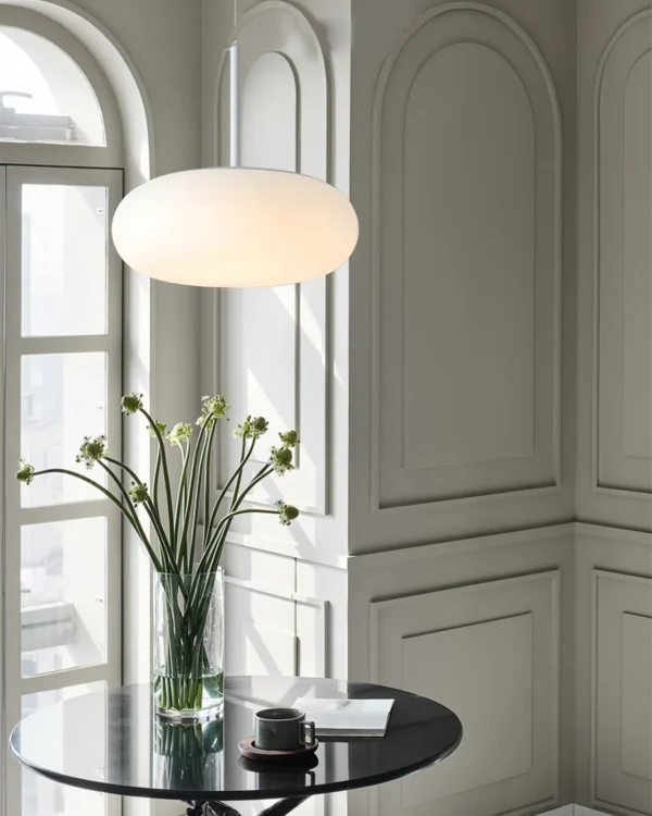 Simple and Modern Pendant Lamp, Never fade, the pendant light emits charming and bright light, adding an elegant atmosphere to your home. A simple and elegant design that adapts to any interior environment, from the office to the bedroom..