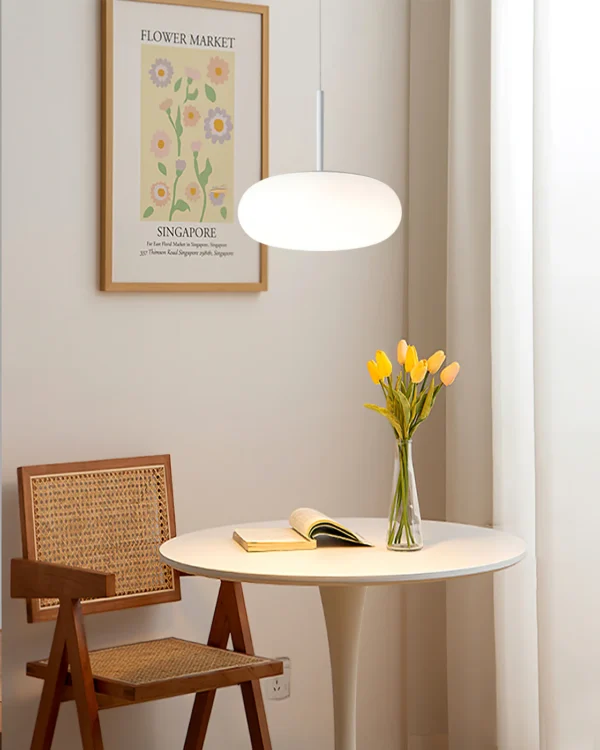 Simple and Modern Pendant Lamp, Never fade, the pendant light emits charming and bright light, adding an elegant atmosphere to your home. A simple and elegant design that adapts to any interior environment, from the office to the bedroom..