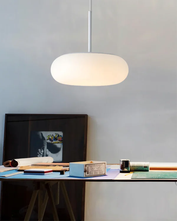 Simple and Modern Pendant Lamp, Never fade, the pendant light emits charming and bright light, adding an elegant atmosphere to your home. A simple and elegant design that adapts to any interior environment, from the office to the bedroom..