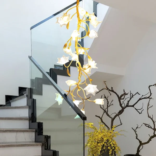 Using elements such as branches, branches, flowers and other elements from nature, it outlines irregular and uneven shapes, breaks the shackles of traditional rules, and integrates light luxury, modern, classical, European and American styles into its design. Inside, people feel amazing and colorful, highlighting the temperament