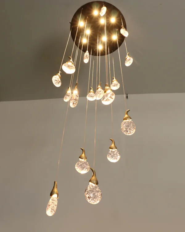 This chandelier uses artificial bubble technology to connect floating bubble shapes to create wonderful light and shadow. The surface is round and smooth, with bubbles inside, and the transmission is even, which perfectly integrates light and art.