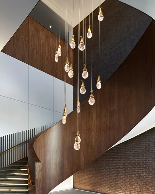 This chandelier uses artificial bubble technology to connect floating bubble shapes to create wonderful light and shadow. The surface is round and smooth, with bubbles inside, and the transmission is even, which perfectly integrates light and art.