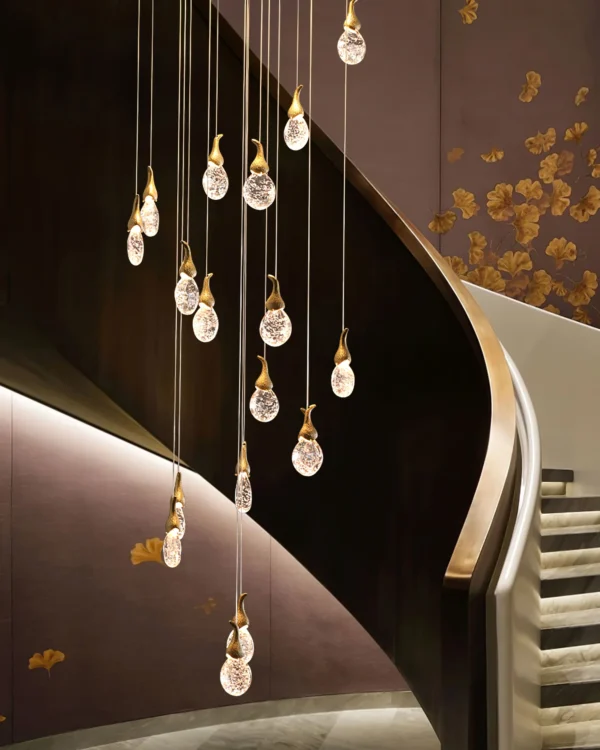 This chandelier uses artificial bubble technology to connect floating bubble shapes to create wonderful light and shadow. The surface is round and smooth, with bubbles inside, and the transmission is even, which perfectly integrates light and art.