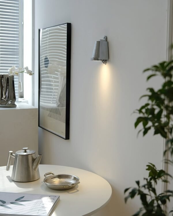 Mast Wall Light 1