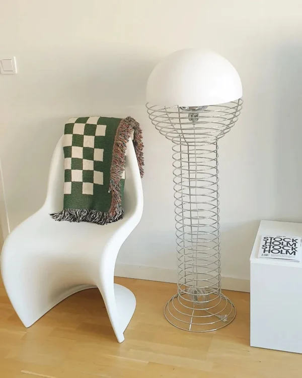 Wire Table Lamp 17 806a0d6b 9927 47c8 80b2 cde52657e1cb 2048x2048